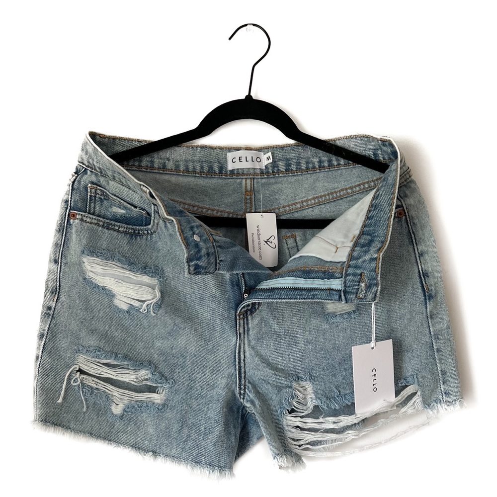Cello - Women’s High Rise Distressed Mom Shorts (Denim, M)